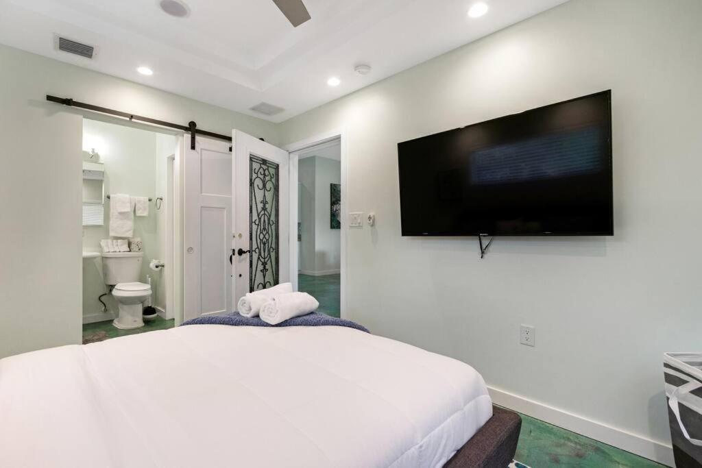 Heated Pool I Soundproof Home I Firepit I 630Mbps 할리우드 외부 사진